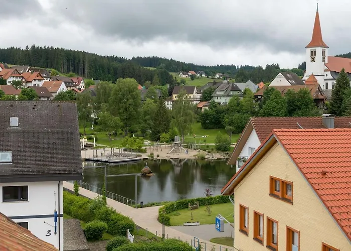Grosses Ferienhaus Mit Sauna, Grill, Garten, Kaminofen