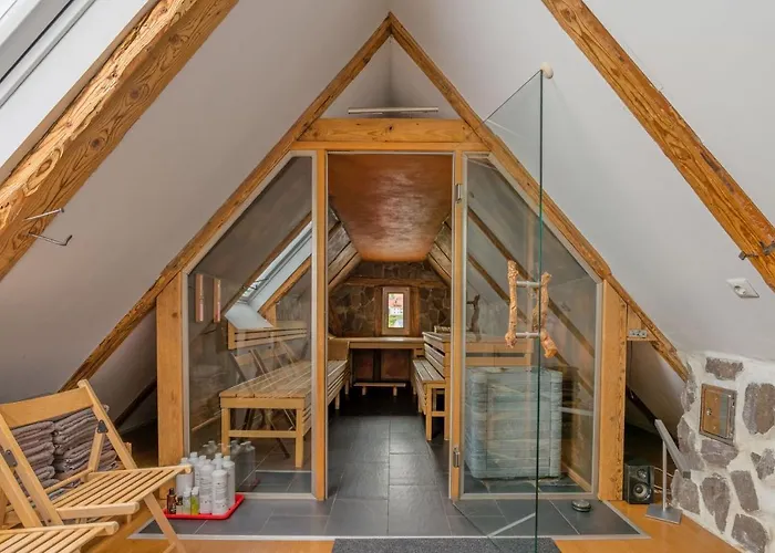 Grosses Ferienhaus Mit Sauna, Grill, Garten, Kaminofen